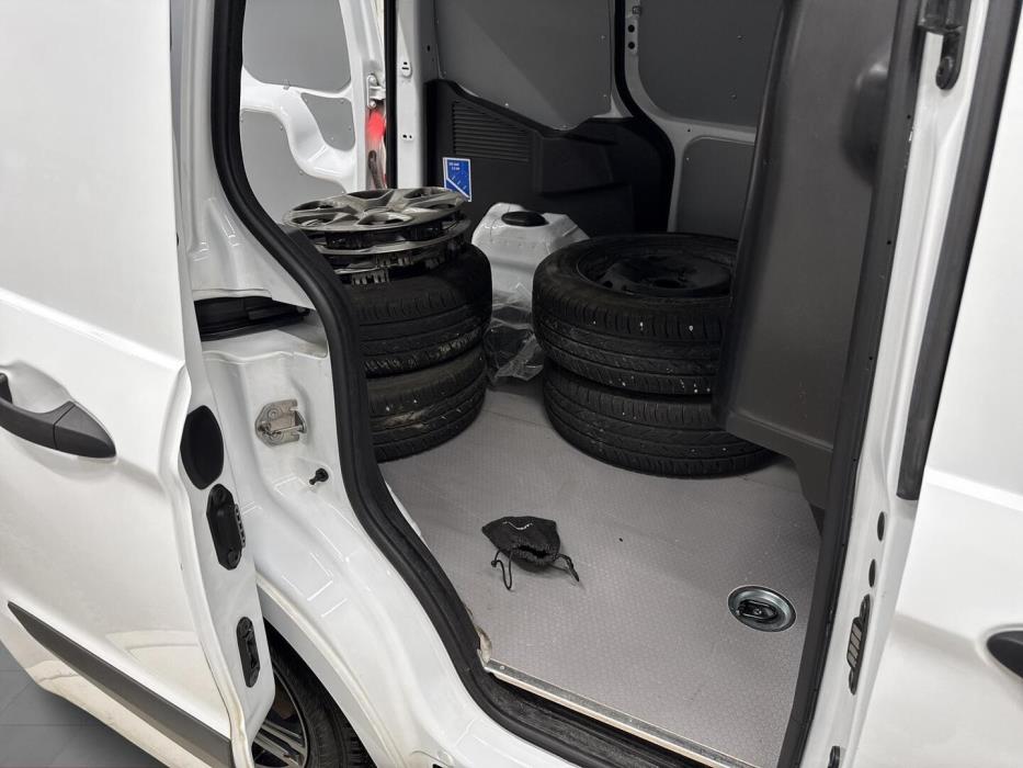 FORD TRANSIT COURIER 2023