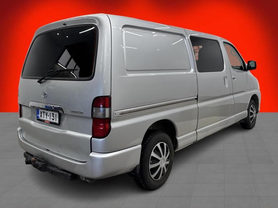 TOYOTA HIACE 2011