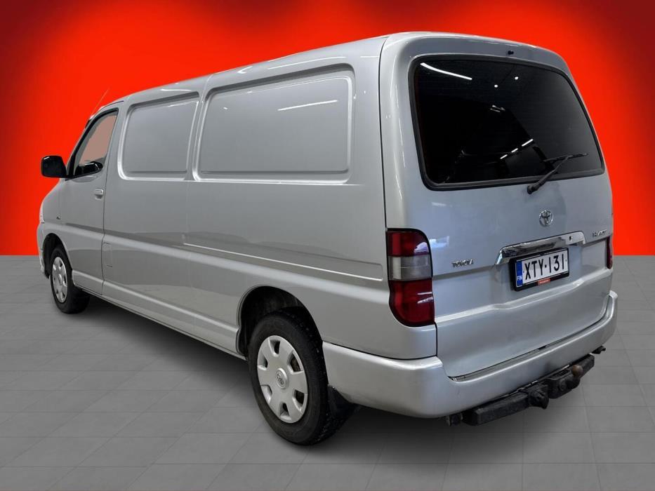 TOYOTA HIACE 2011