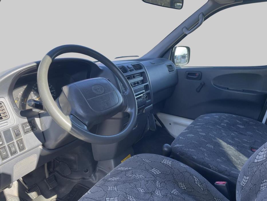 TOYOTA HIACE 2005