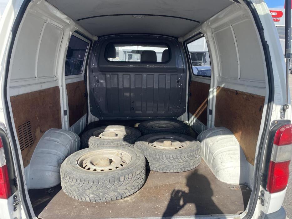 TOYOTA HIACE 2005