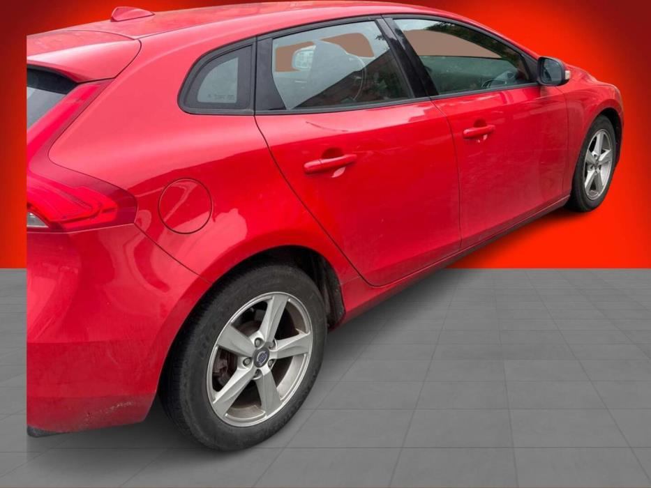 VOLVO V40 2014