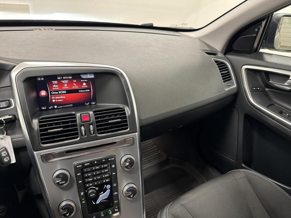 VOLVO XC60 2017