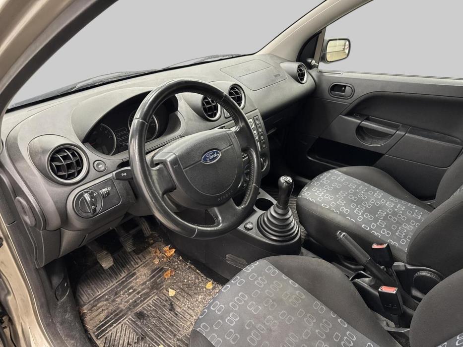 FORD Fiesta 2004
