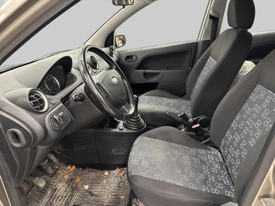 FORD Fiesta 2004