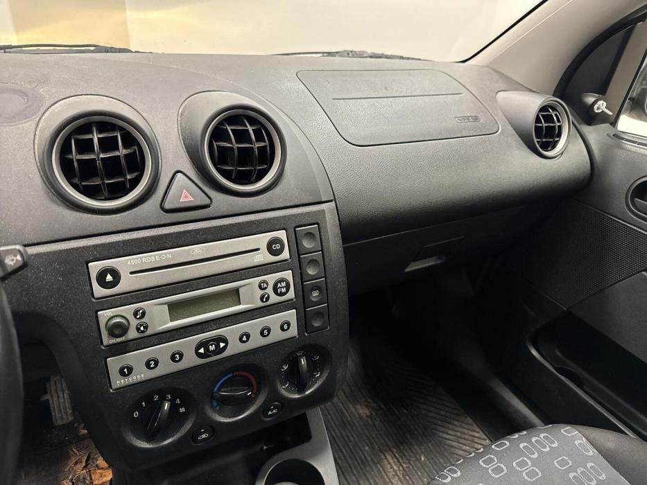 FORD Fiesta 2004