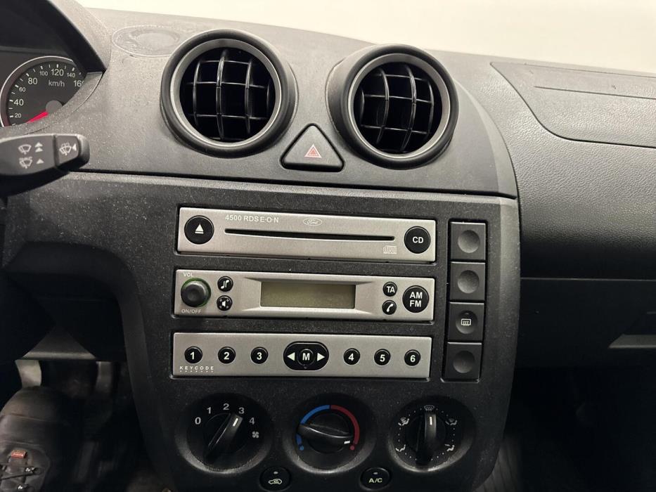 FORD Fiesta 2004