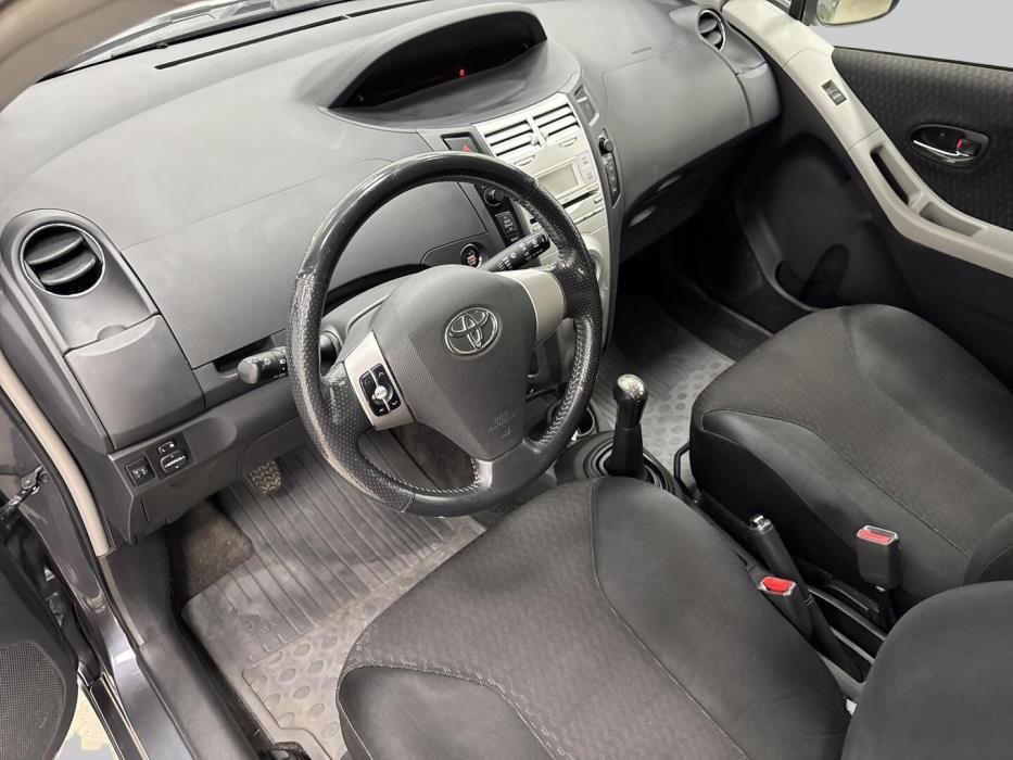 TOYOTA Yaris 2007