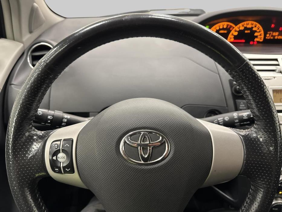 TOYOTA Yaris 2007