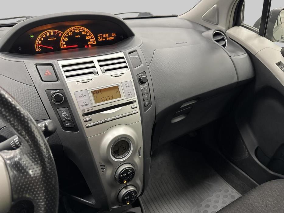 TOYOTA Yaris 2007