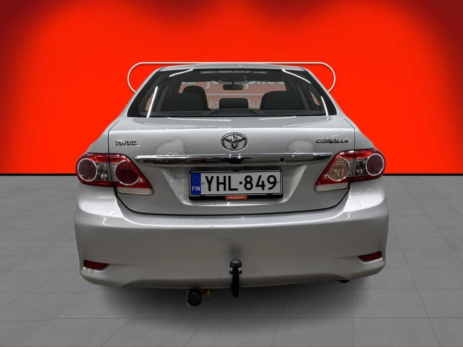 TOYOTA Corolla 2011