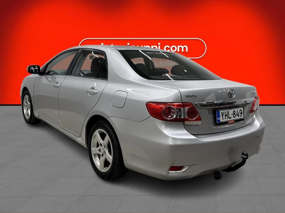 TOYOTA Corolla 2011