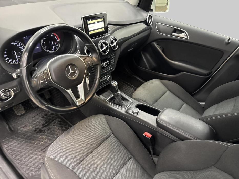 MERCEDES-BENZ B 2012