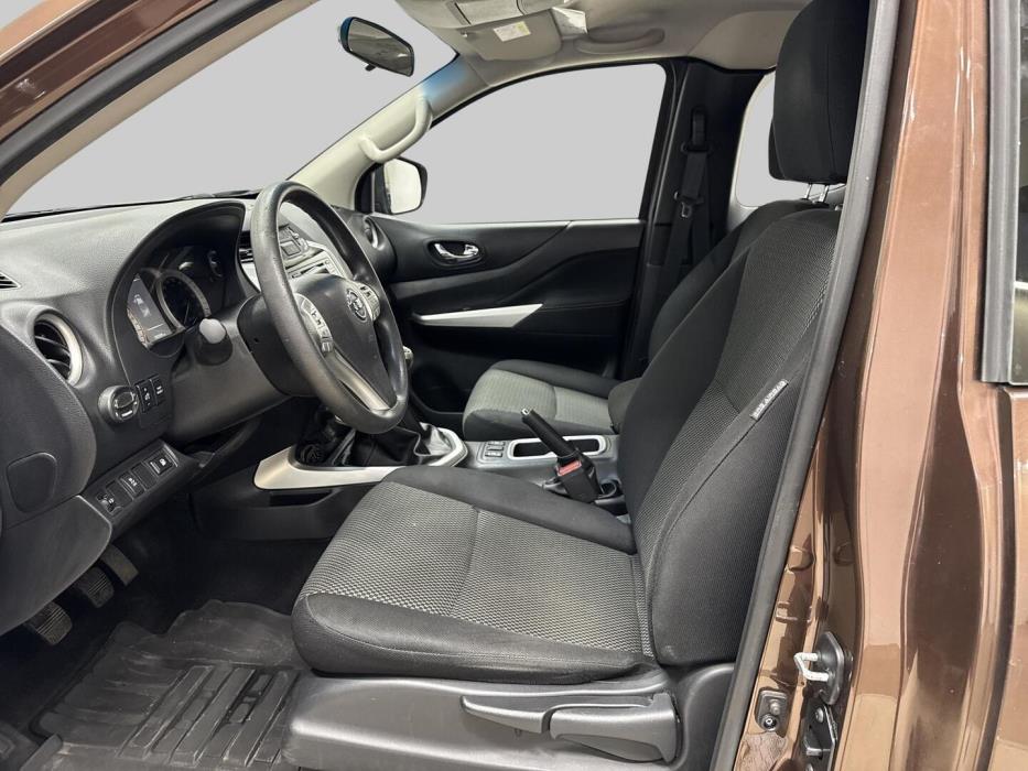 NISSAN Navara 2016