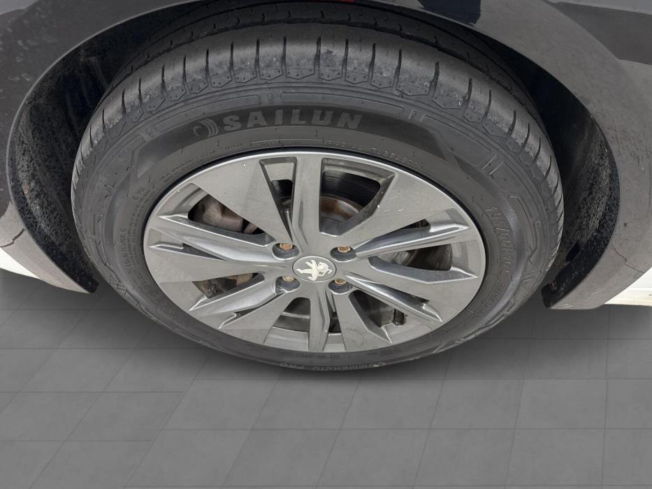 PEUGEOT e-208 2023