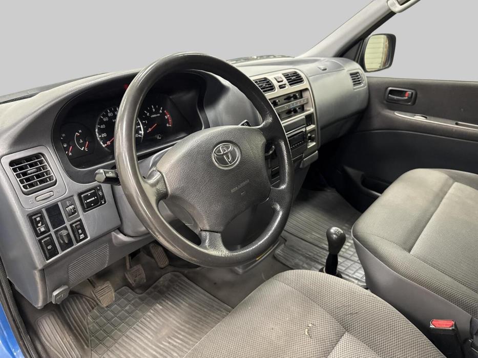 TOYOTA Hiace 2010