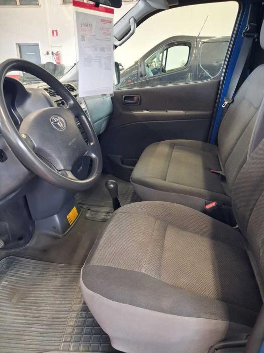 TOYOTA Hiace 2010