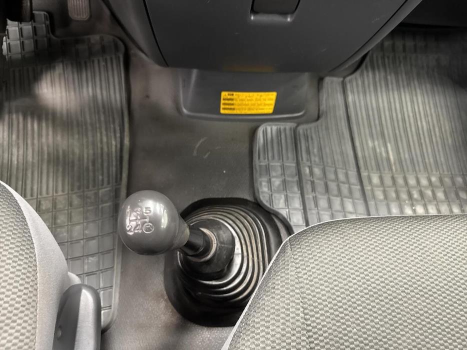 TOYOTA Hiace 2010