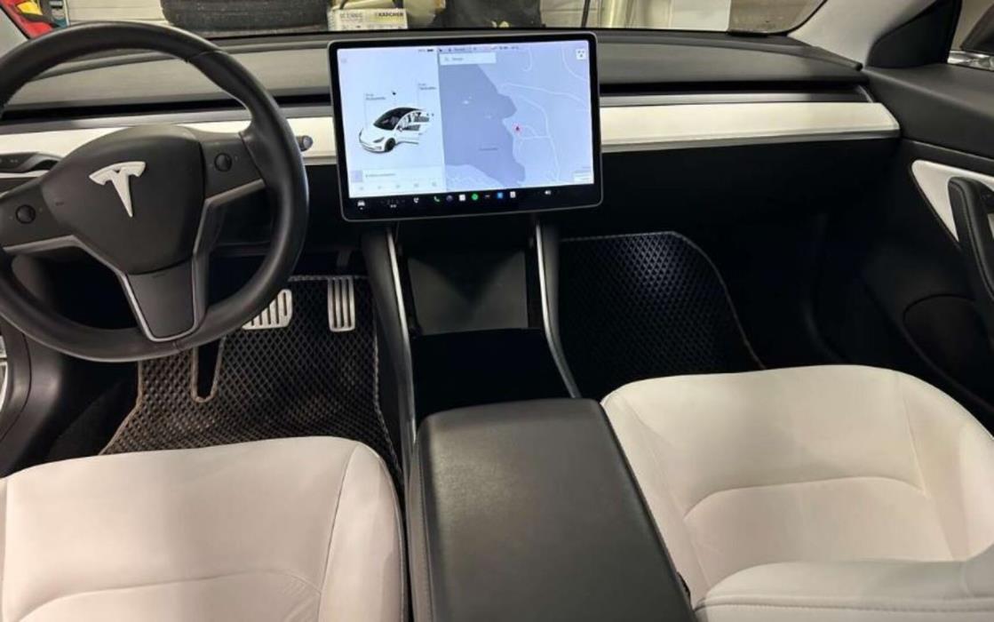 TESLA Model 3 2020