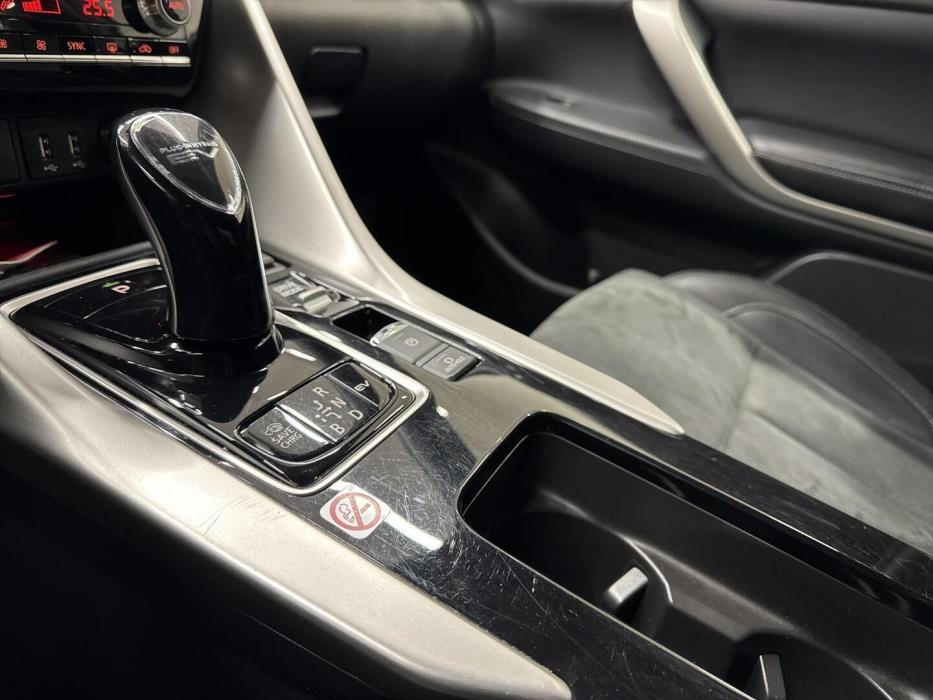 MITSUBISHI ECLIPSE CROSS 2024