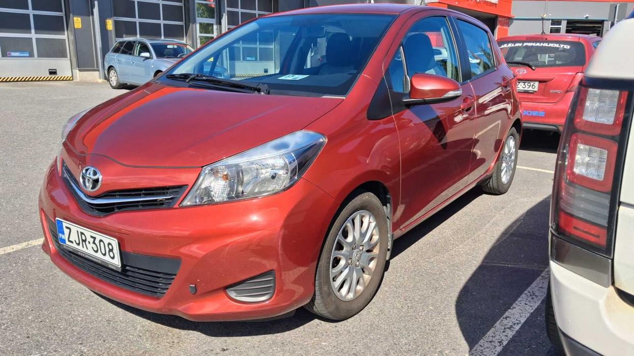 TOYOTA Yaris 2012