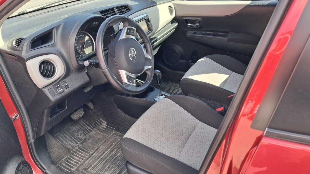 TOYOTA Yaris 2012
