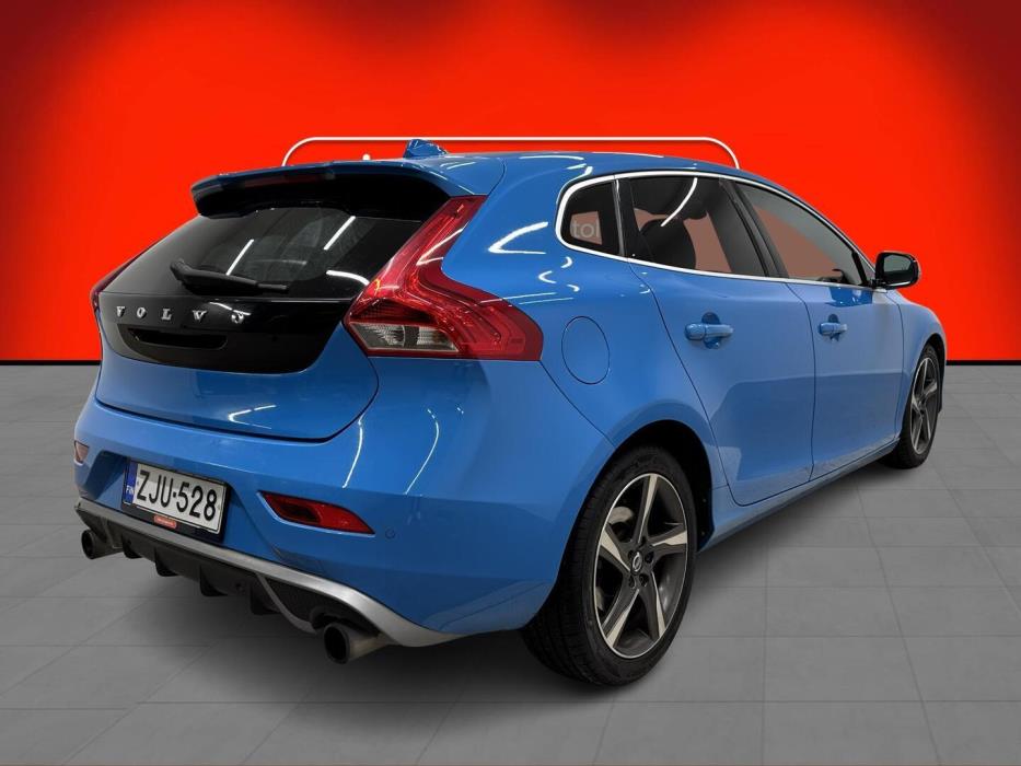 VOLVO V40 2013
