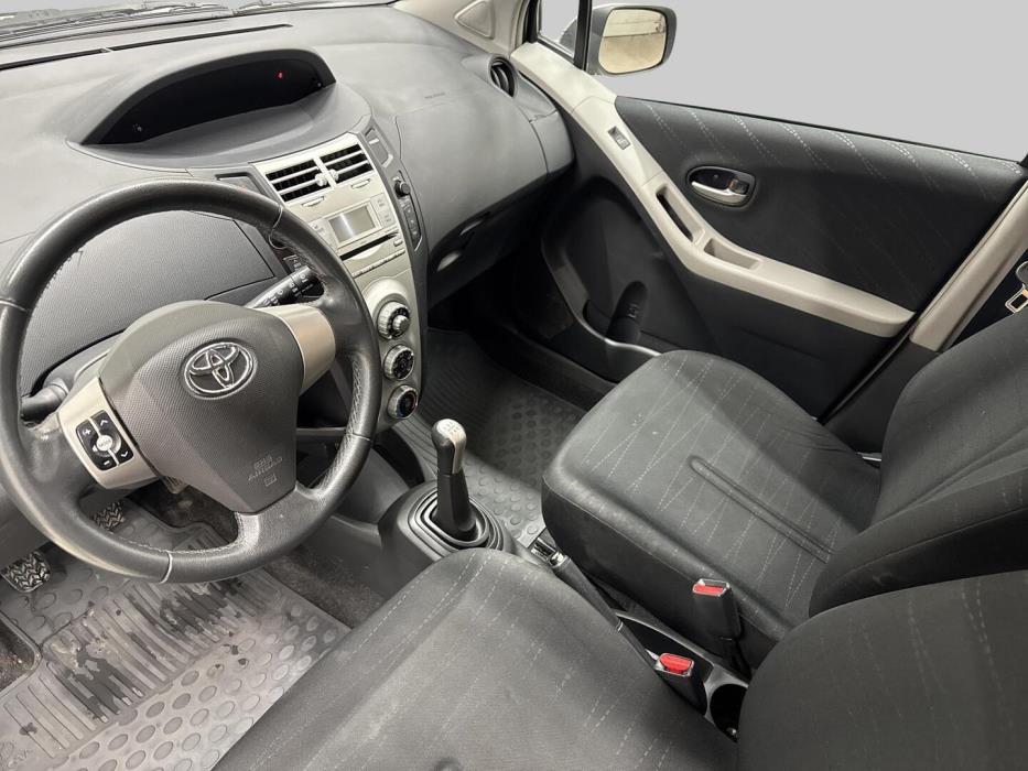 TOYOTA Yaris 2008