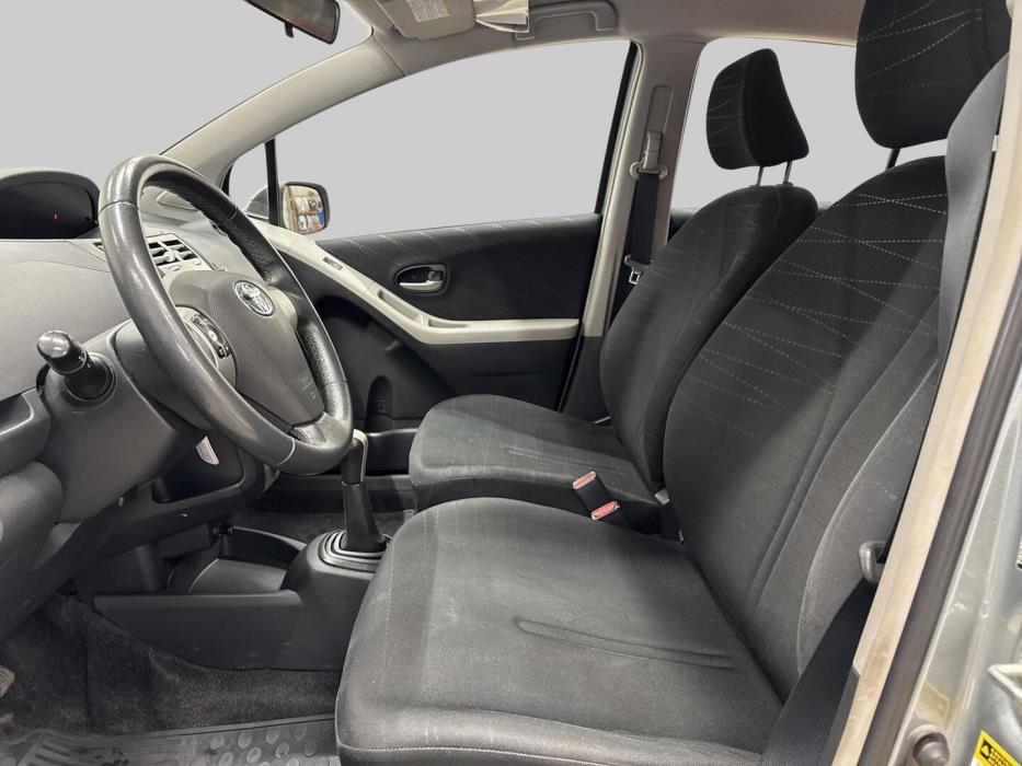 TOYOTA Yaris 2008