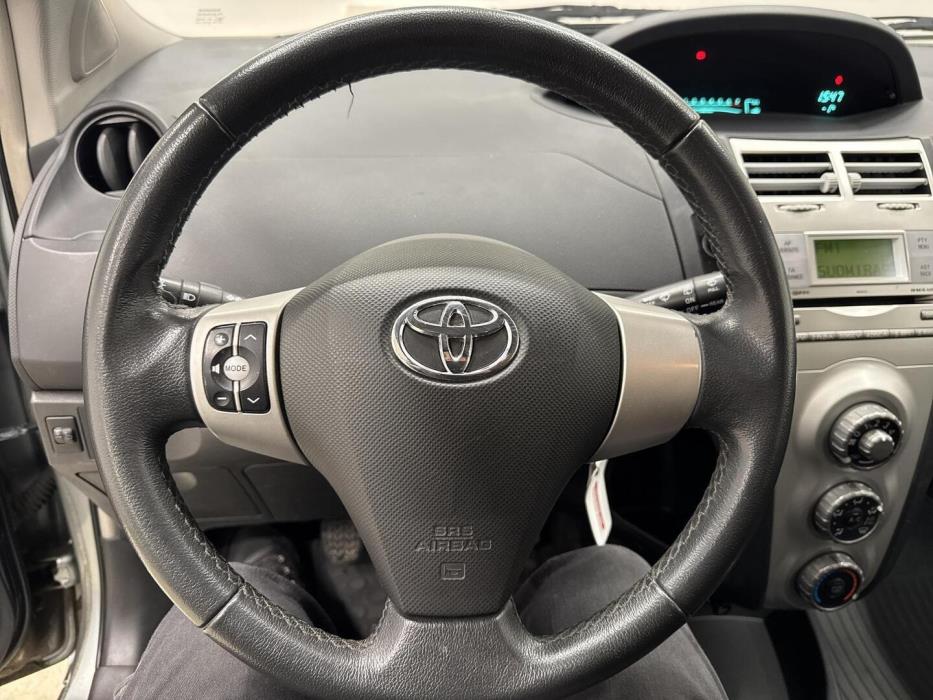 TOYOTA Yaris 2008
