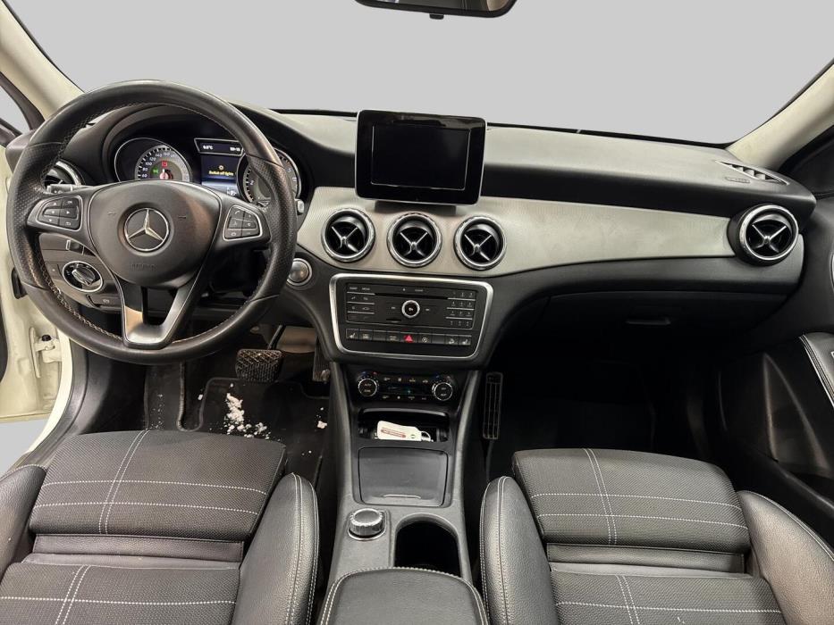 MERCEDES-BENZ GLA 2016