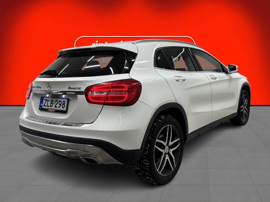 MERCEDES-BENZ GLA 2016