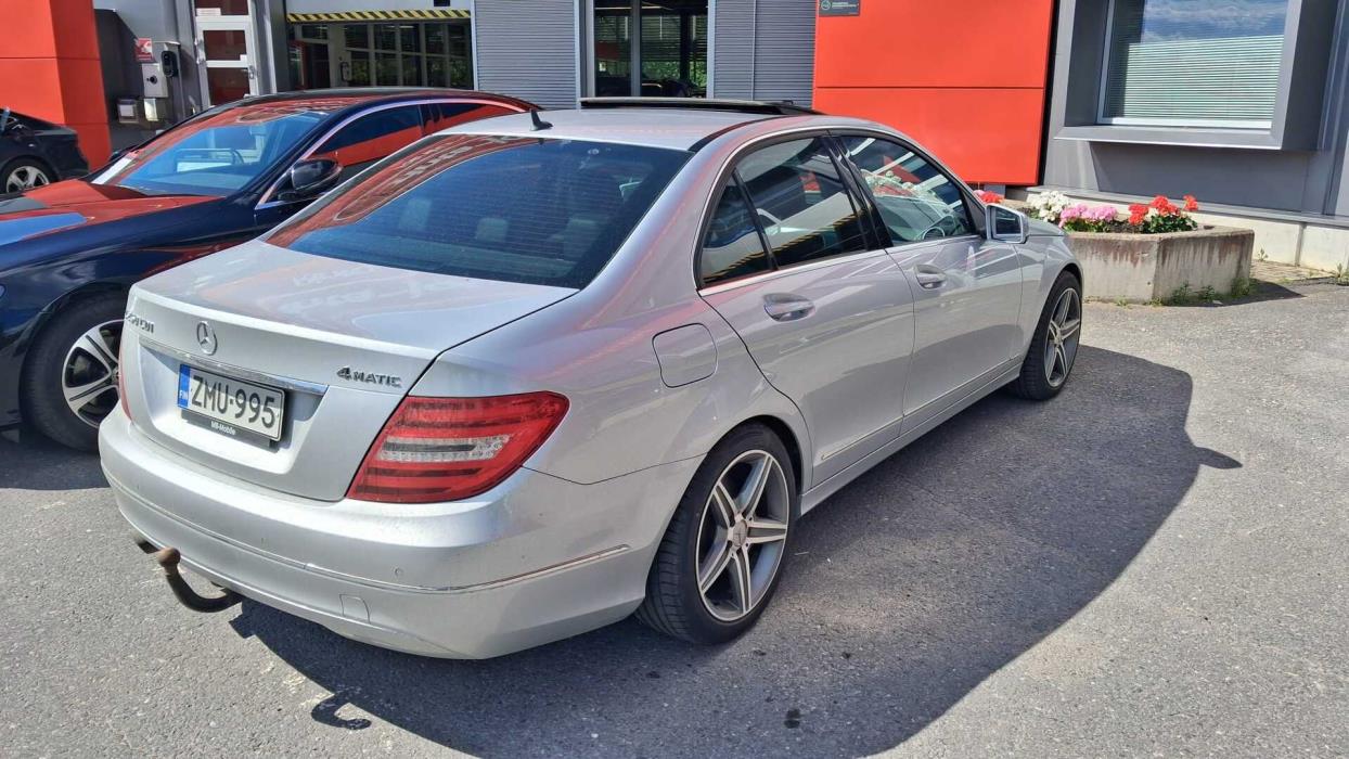 MERCEDES-BENZ C 2012