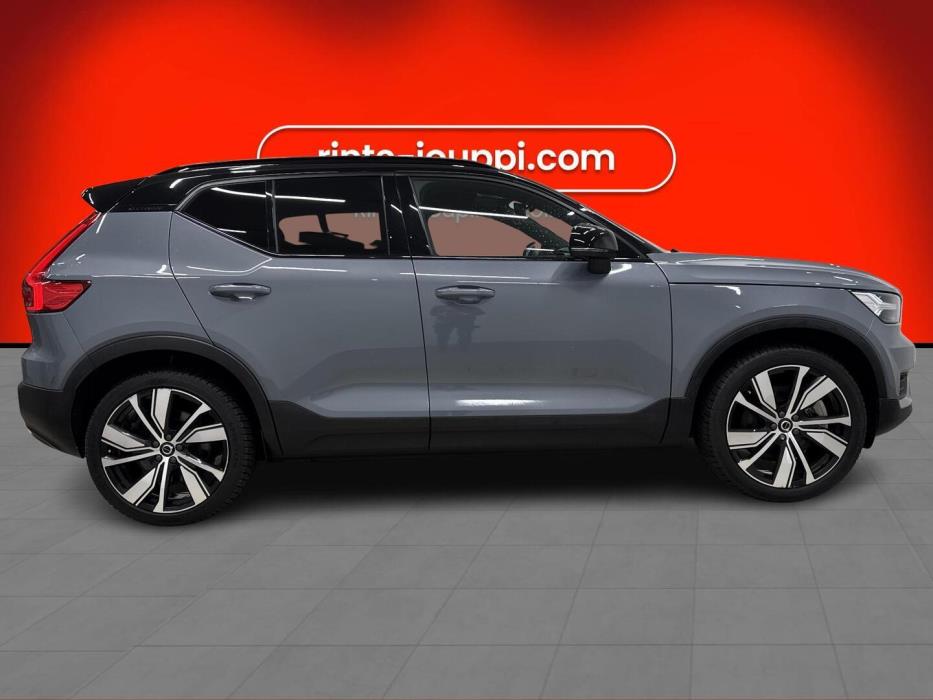 VOLVO XC40 2022