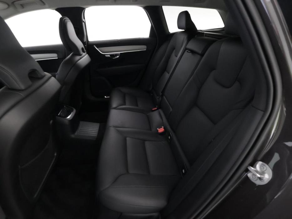 VOLVO V90 2025