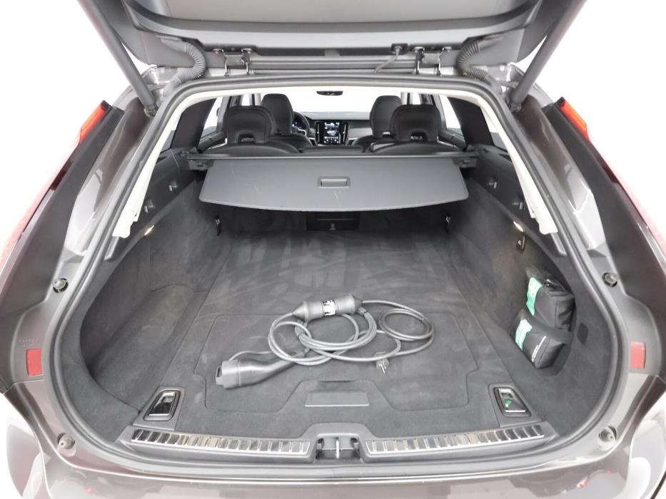 VOLVO V90 2025