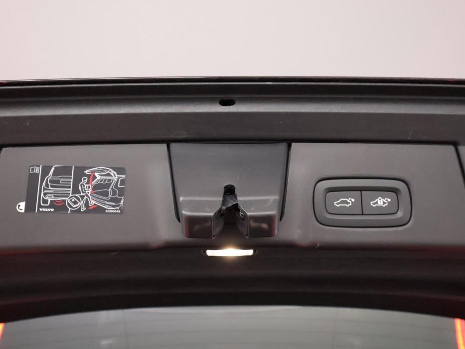 VOLVO V90 2025