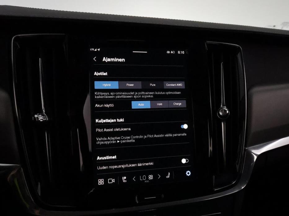 VOLVO V90 2025
