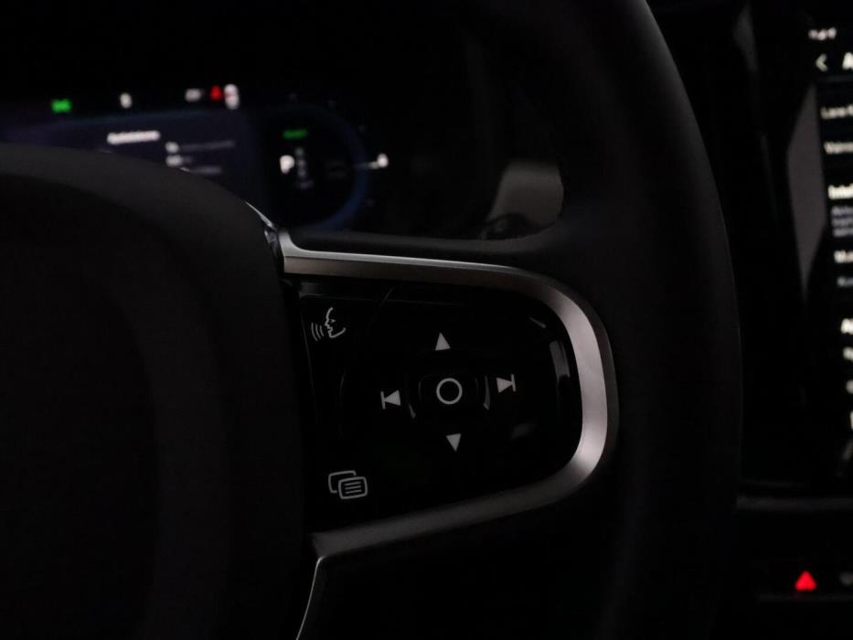 VOLVO V90 2025