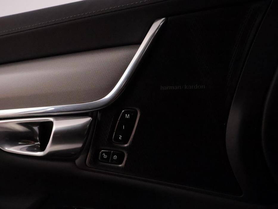 VOLVO V90 2025