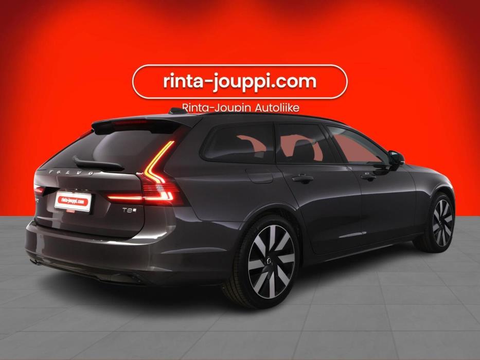 VOLVO V90 2025