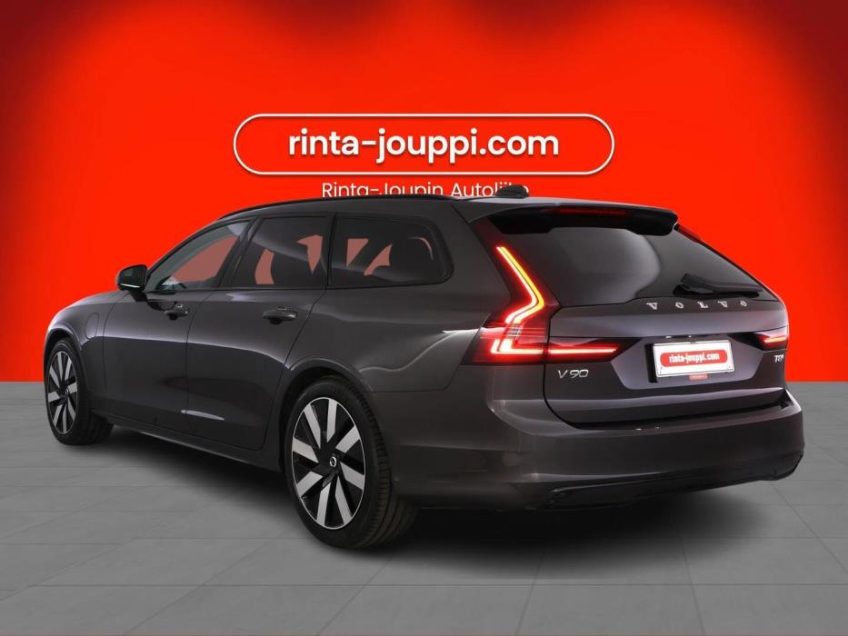 VOLVO V90 2025