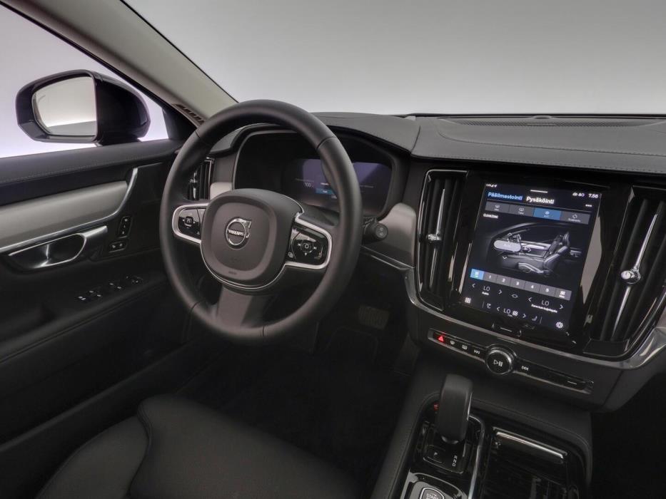 VOLVO V90 2025