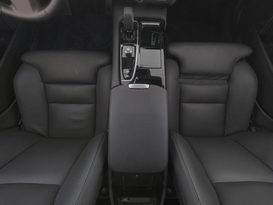 VOLVO V90 2025