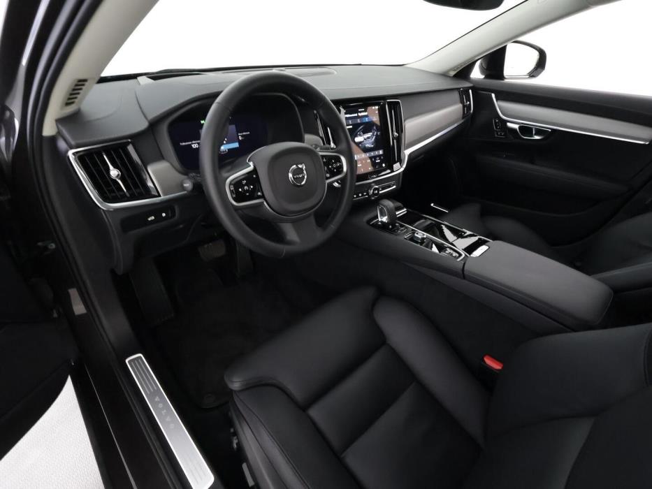 VOLVO V90 2025