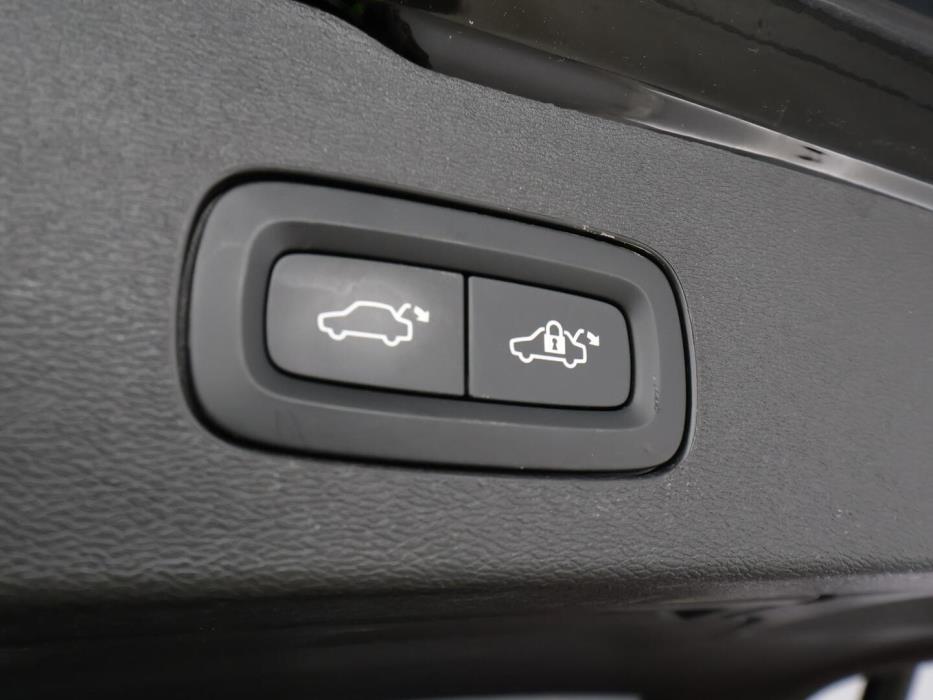 VOLVO V60 2023