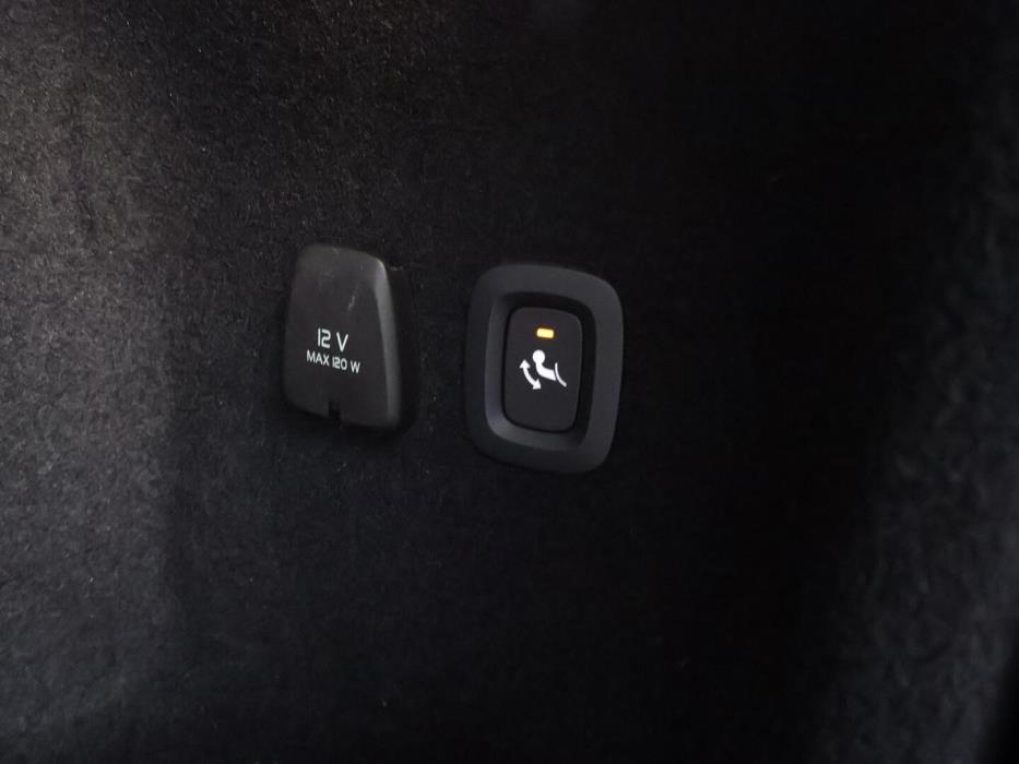 VOLVO V60 2023