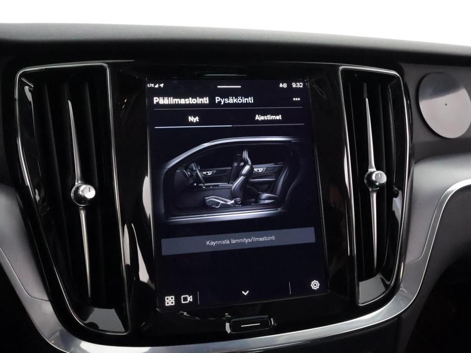 VOLVO V60 2023