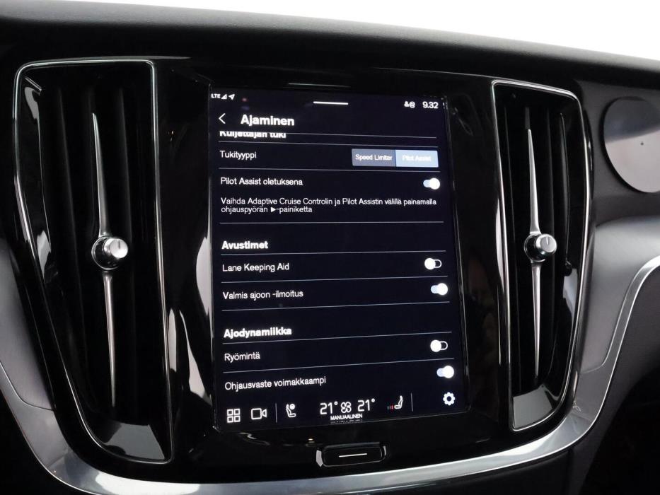 VOLVO V60 2023