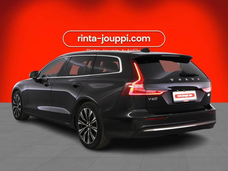 VOLVO V60 2023
